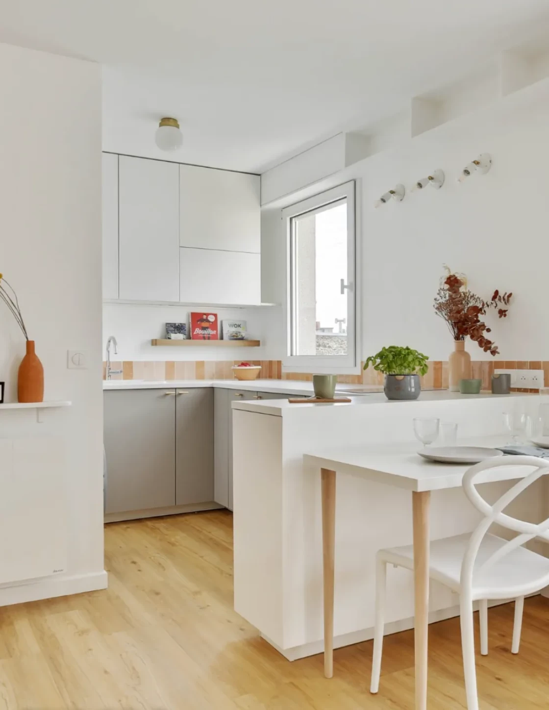 Cuisine IKEA upcyclée avec façades RYK à Lille, style design épuré et minimaliste, moderne et fonctionnelle.