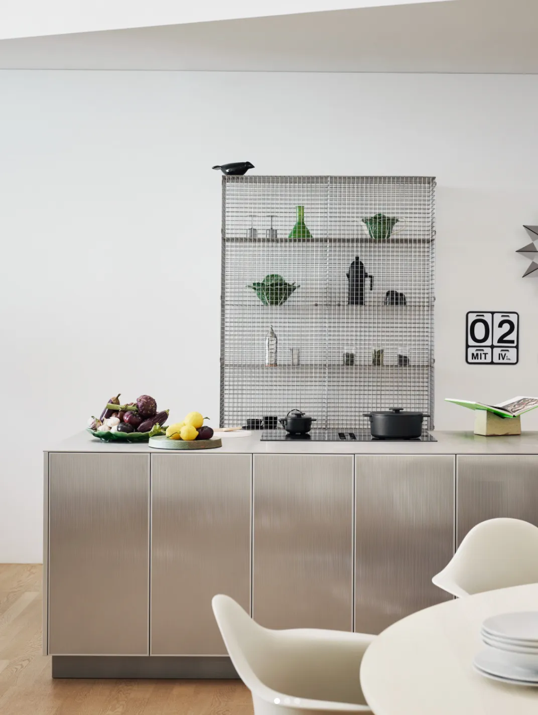 Cuisine en acier inoxydable Reform sur caissons IKEA, style loft industriel, design moderne et fonctionnel.