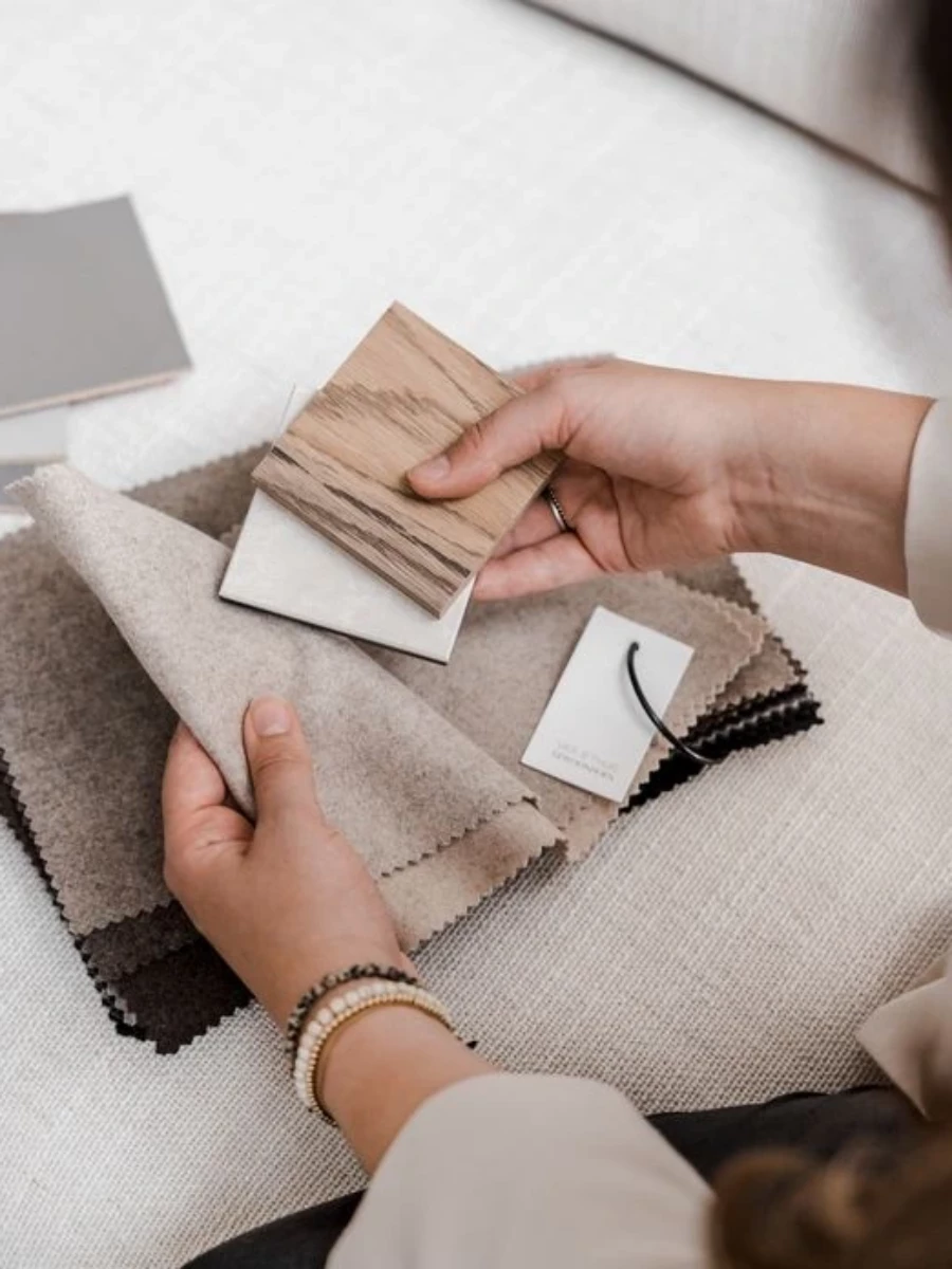 Tissus, textures et couleurs : chez ELLESTUDIO, chaque détail est pensé avec vous pour donner du caractère à votre intérieur